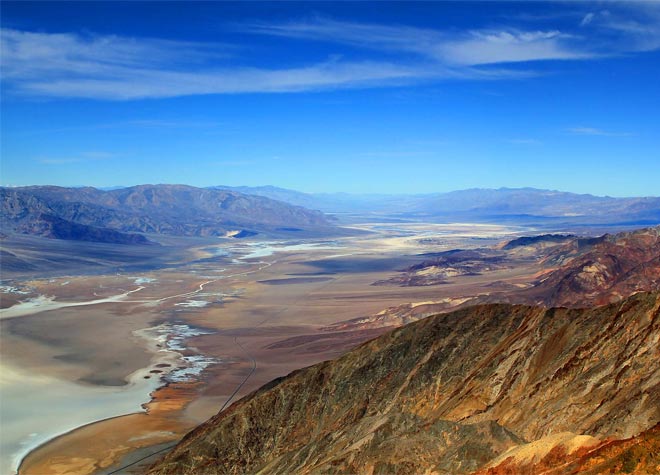 Национальный Парк Долина Смерти, штат Калифорния, США (Death Valley National Park, USA) - один из самых известных природных заповедников в мире. Туры в Национальный Парк Долина Смерти от туроператора по США 'Cosmopolitan Travel'.
