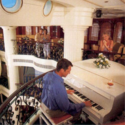   "Royal Clipper": Piano Bar