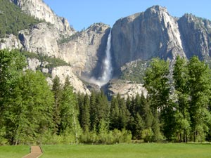 Самый высокий водопад Северной Америки - Йосемитский водопад (Yosemite Falls, 739 метров), Калифорния, США.