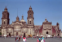 Кафедральный Собор (Catedral Metropolitana) - второй по размерам в Северной Америке (Мехико, площадь Сокало)