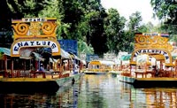 Шочимилко (Xochimilco) - 'Мексиканская Венеция', 'цветочные плавающие сады' Мехико