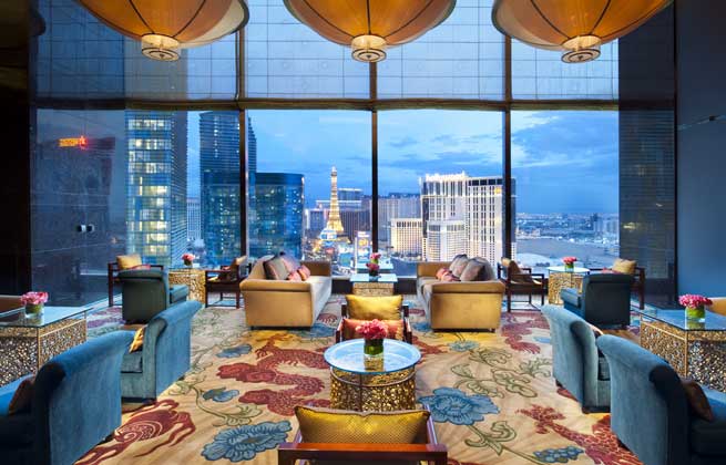 Отель 'Mandarin Oriental Las Vegas' (Мандарин Ориенталь Лас-Вегас) 5*+, штат Невада, США. Tea Lounge - чайный салон с видом на Стрип.