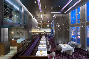 Отель 'Mandarin Oriental Las Vegas' (Мандарин Ориенталь Лас-Вегас) 5*+, штат Невада, США. Ресторан 'Twist by Pierre Gagnaire' знаменитого французского шеф-повара Пьера Ганьера предлагает блюда кухни фьюжн.