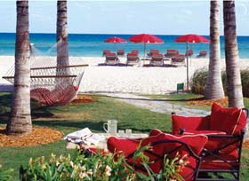 Отель 'Acqualina Resort & Spa 5*+', пляж отеля. Майами, штат Флорида, США.