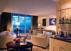 Отель 'Acqualina Resort & Spa 5*+' (Аквалина Рисорт и СПА), номер Oceanfront Room.