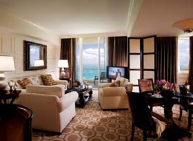 Отель 'Acqualina Resort & Spa 5*+', номер Rosewood Suite. Майами, штат Флорида, США.