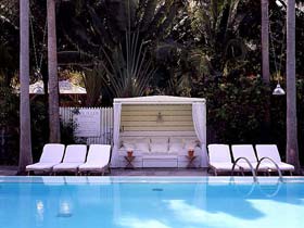 Отель 'Delano Hotel', кабана у бассейна (cabana - купальная кабина, отдельный домик). Майами, штат Флорида, США.