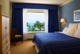 Отель 'Four Points by Sheraton Miami Beach Hotel', Майами, штат Флорида, США. Номер Executive Suite - спальня.