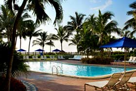 Отель 'The Palms South Beach Hotel' (Палмз Саут-Бич), бассейн отеля. Отдых в Майами, штат Флорида, США.