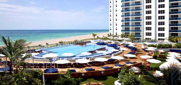 Отель 'Gansevoort Miami Beach' (Ганзефорт Майами-Бич) 5*, Майами, штат Флорида, США. Вид на бассейн, пляж и океан.