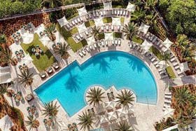 Отель 'One Bal Harbour Resort & Spa' (Риджент Бал Харбор) 5*. Открытый бассейн.