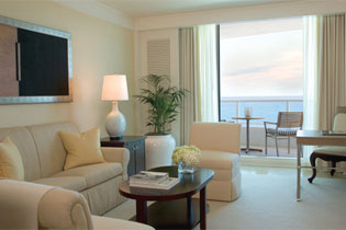 Отель 'The Ritz-Carlton Fort Lauderdale' (Ритц Карлтон Форт-Лодердейл) 5*+, штат Флорида, США. Номер Ocean front Suite с видом на океан.