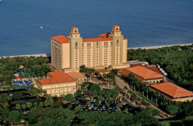 Зеленая территория отеля 'Ritz-Carlton Naples Beach Resort' (Ритц Карлтон Нейплс Бич Рисорт) 5*+, Нейплс, штат Флорида, США.