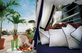 Отель 'The Ritz-Carlton South Beach'. Майами, штат Флорида, США.