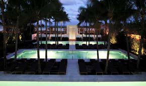 Отель 'The Setai Miami Beach' (Сетай Майами Бич) 5*+, Майами, штат Флорида, США. Вид на бассейны.
