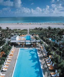 Отель 'The Shore Club Hotel' (Шо Клаб) 4*+, Майами, штат Флорида, США. Вид из отеля на бассейн и океан.