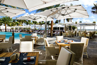 Отель 'The St. Regis Bal Harbour Resort' (Сент Риджис Бал Харбор) 5*+, Майами, штат Флорида, США. Открытая веранда ресторана Atlantico