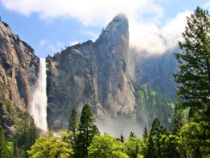   <em>(Bridalveil Fall, ' '),    (Yosemite National Park)